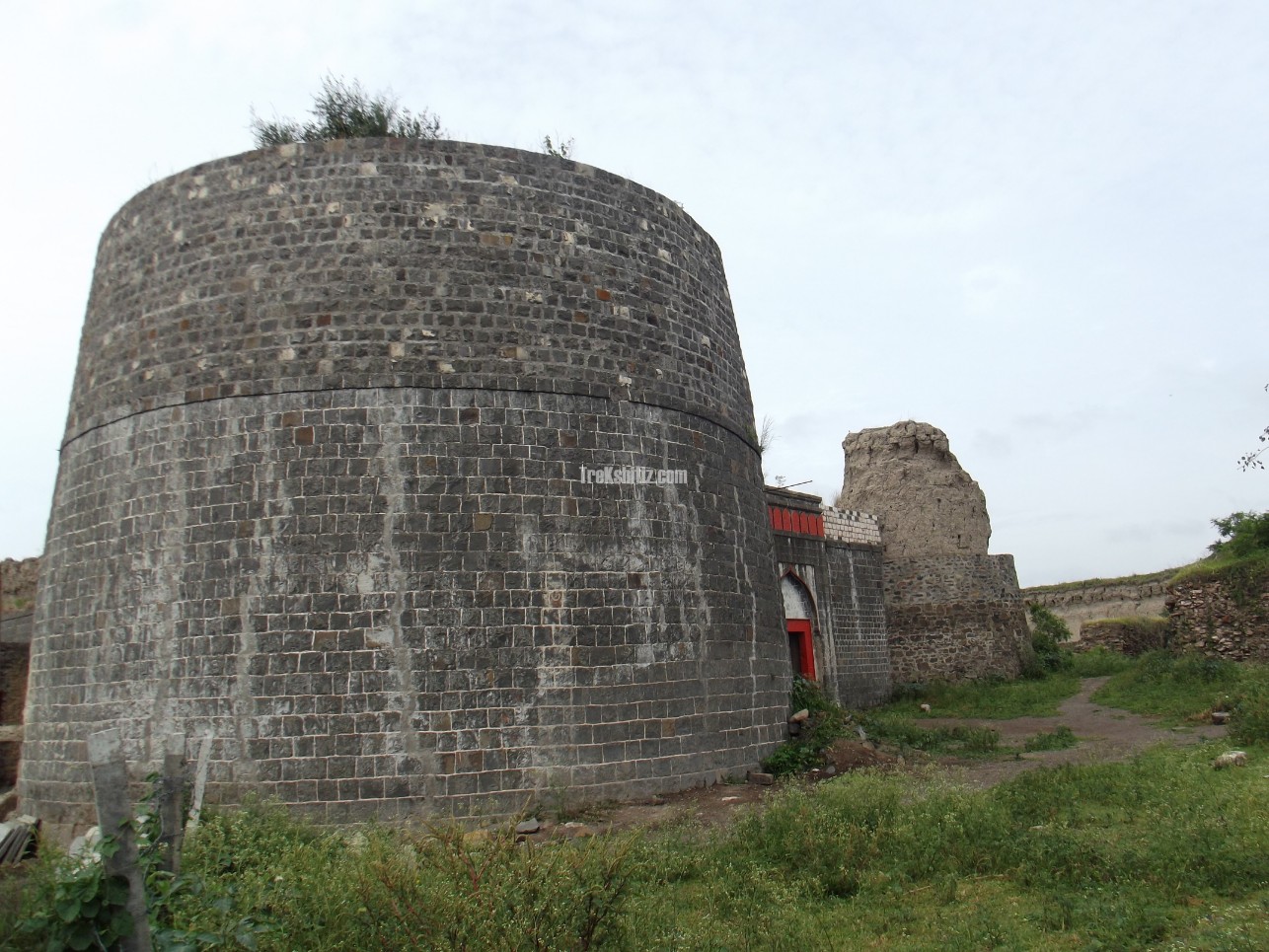Bastion & main entrance gate Dhotri Fort (Gadhi)